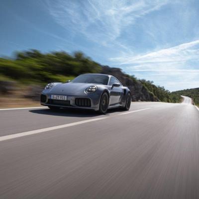 Dòng xe đẳng cấp trong phân khúc xe thể thao Porsche 911 Turbo S 2025