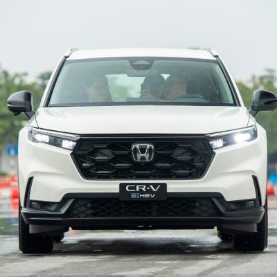 Honda Việt Nam chính thức công bố giá bán lẻ đề xuất của mẫu xe CR-V e:HEV mới - phiên bản nâng cấp trên thế hệ thứ 6, chỉ từ 1,17 tỷ đồng.