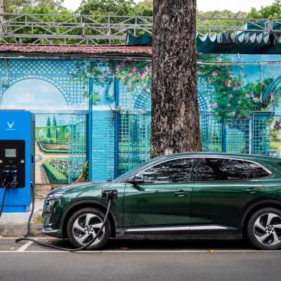 KHÔNG CÓ SẠC TẠI NHÀ, CHỦ XE ĐIỆN NẠP PIN THẾ NÀO MỖI TUẦN?