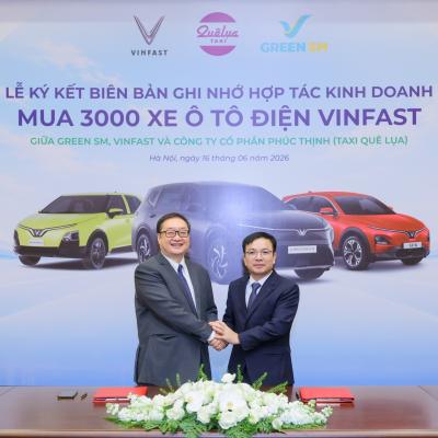 TAXI QUÊ LỤA TĂNG TỐC CHUYỂN ĐỔI XANH, MUA THÊM 2.000 Ô TÔ ĐIỆN VINFAST THÔNG QUA GREEN SM