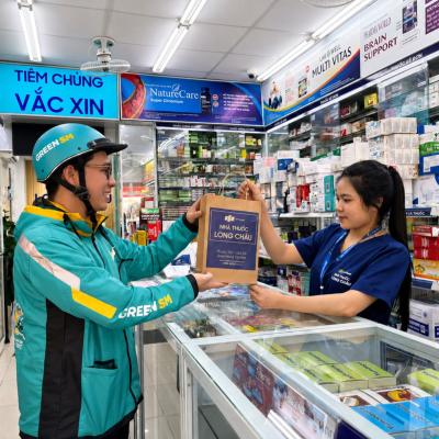GREEN SM VÀ LONG CHÂU TRIỂN KHAI GIAO HÀNG BẰNG XE MÁY ĐIỆN TẠI HƠN 1.500 NHÀ THUỐC