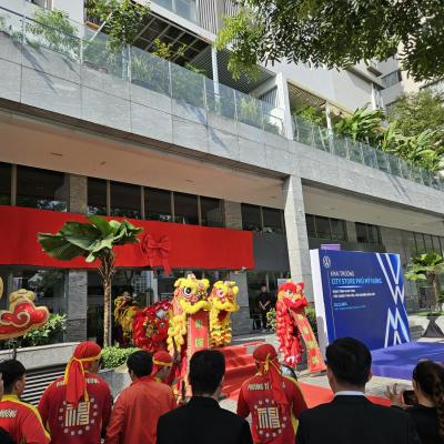 Volkswagen Việt Nam khai trương Showroom trưng bày VW City Store Phú Mỹ Hưng, là mô hình “City Store” tiêu chuẩn toàn cầu đầu tiên trong khu vực Đông Nam Á. Mô hình “City Store” có sứ mệnh mang thương