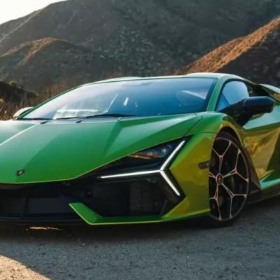 Lamborghini đạt doanh số kỷ lục, lần đầu tiên bán chạy hơn Bentley